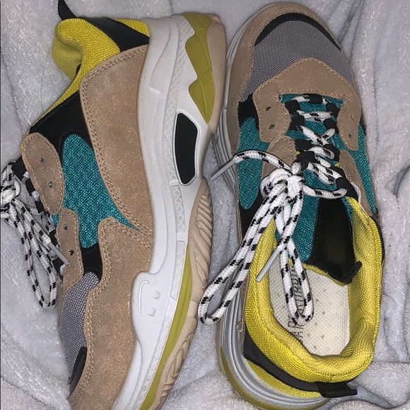 Cape Robbin shoes - Picture 2 of 3